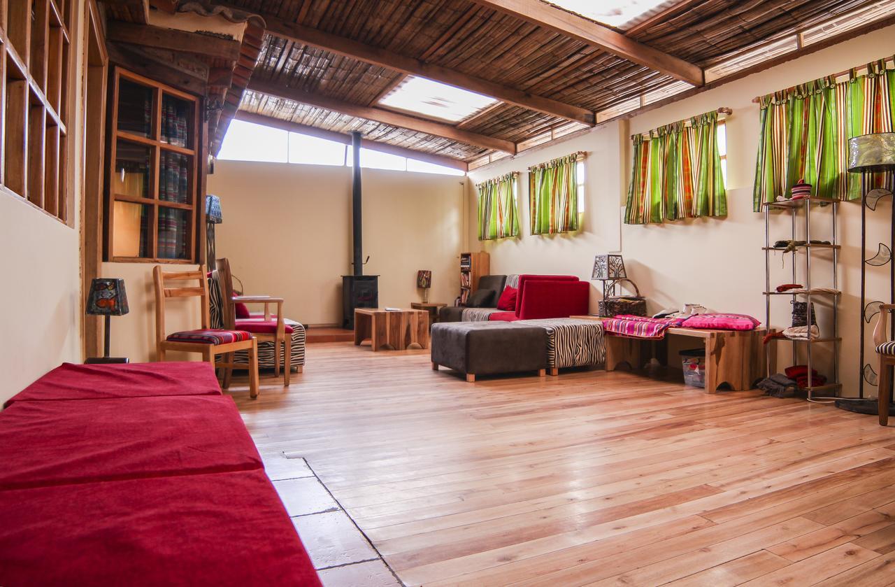 Inti Sisa Art Guesthouse Guamote Exterior photo